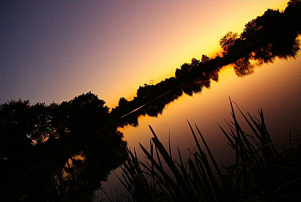 Photo d'un coucher de soleil sur l'étang de Berric