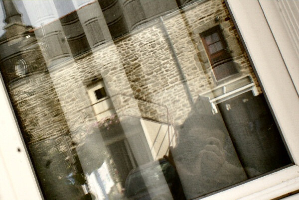 Photo d'une maison dans un reflet - Berric
