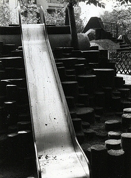 Photo d'un toboggan - du noir et blanc