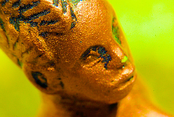 Photo d'un visage d'un pion en céramique.